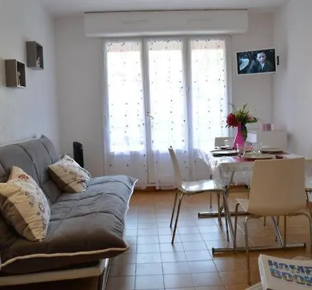 Sainte Maxime Appartement Les Pins Ensoleilles Proche De La Mer Сент-Максим