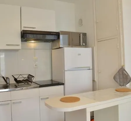 Апартаменты Sainte Maxime Appartement Les Pins Ensoleilles Proche De La Mer Сент-Максим