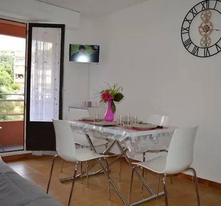 Sainte Maxime Appartement Les Pins Ensoleilles Proche De La Mer Сент-Максим